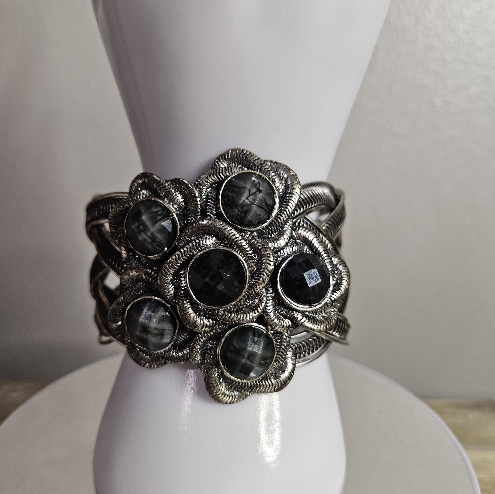 Vintage black rhinestone metal wire bracelet
